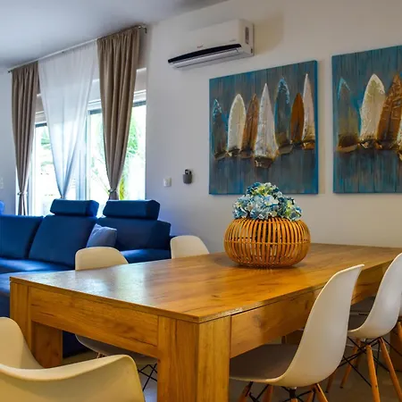 Πανσιόν Villa Luna&Aurora 4*